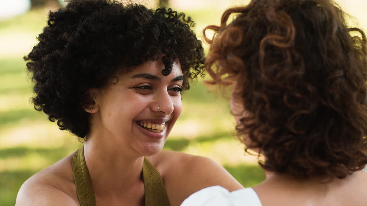 mujer enamorada de su pareja