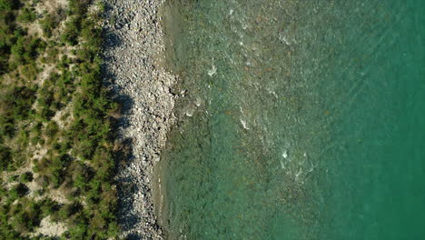 Static-aerial-bird's-eye-view-over-Kawarau-River-in-Queenstown,-New-Zealand