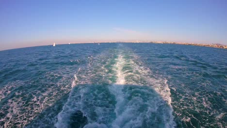 Barco-Timelapse-Cielo-Azul-Aves-Bósforo