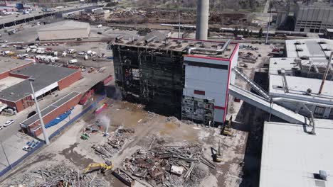 incinerador de basura siendo demolido en detroit, michigan