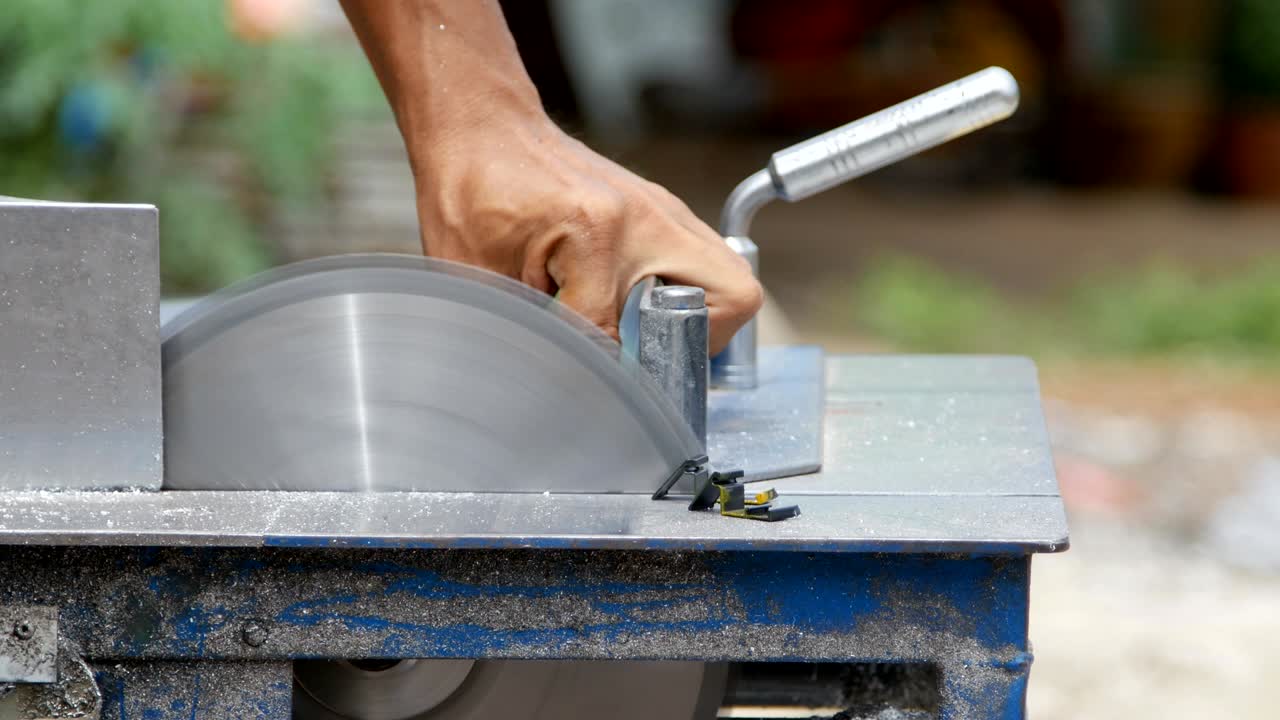 프로페셔널 노동자, 알루미을 절단하는, 밀러 블레이드