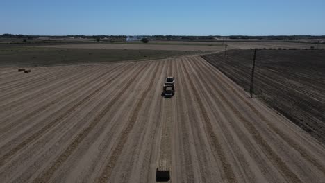 Tractor-Trabajando-Tierras-De-Cultivo