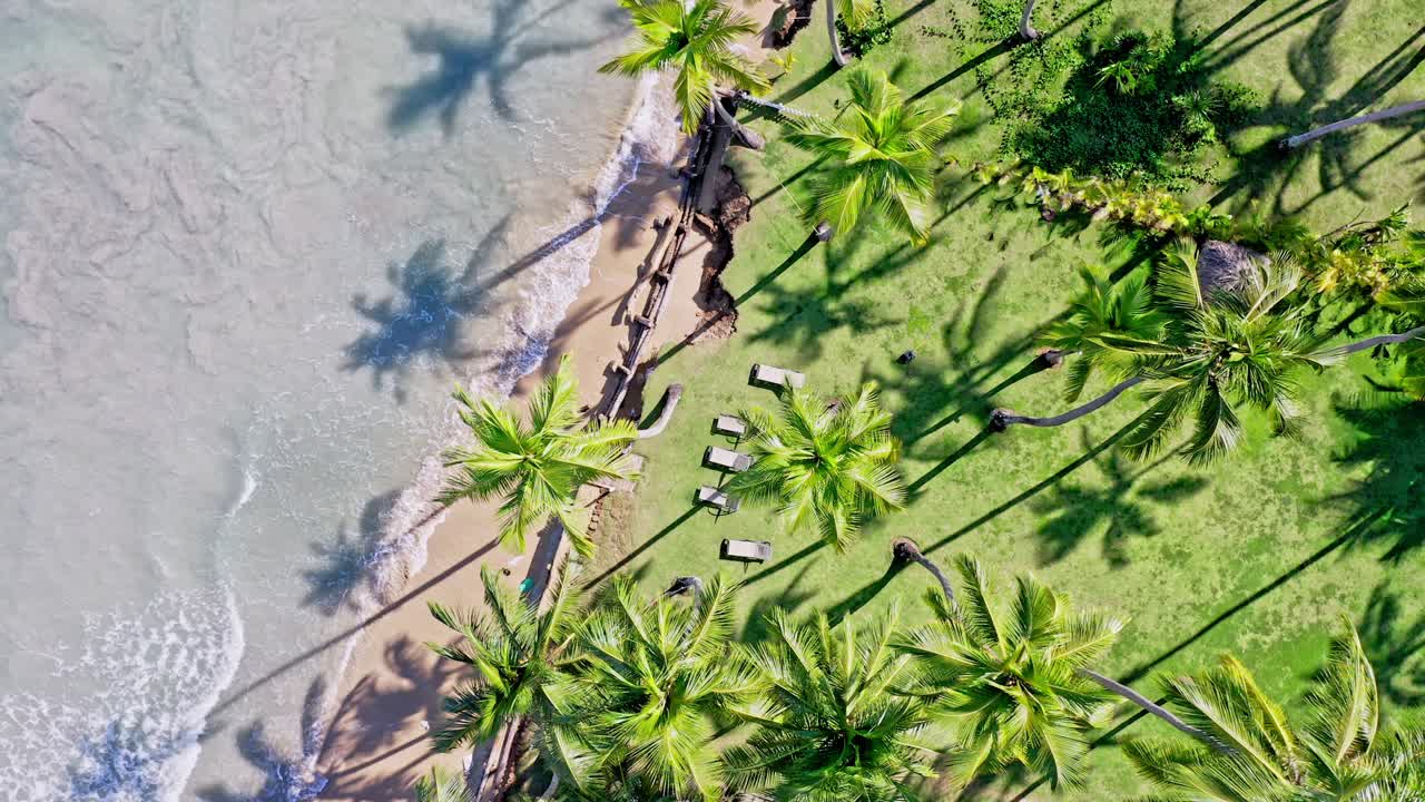 플라야 코손 - 도미니카 공화국 라스 테레나스의 열대 해변 - 공중 하향식