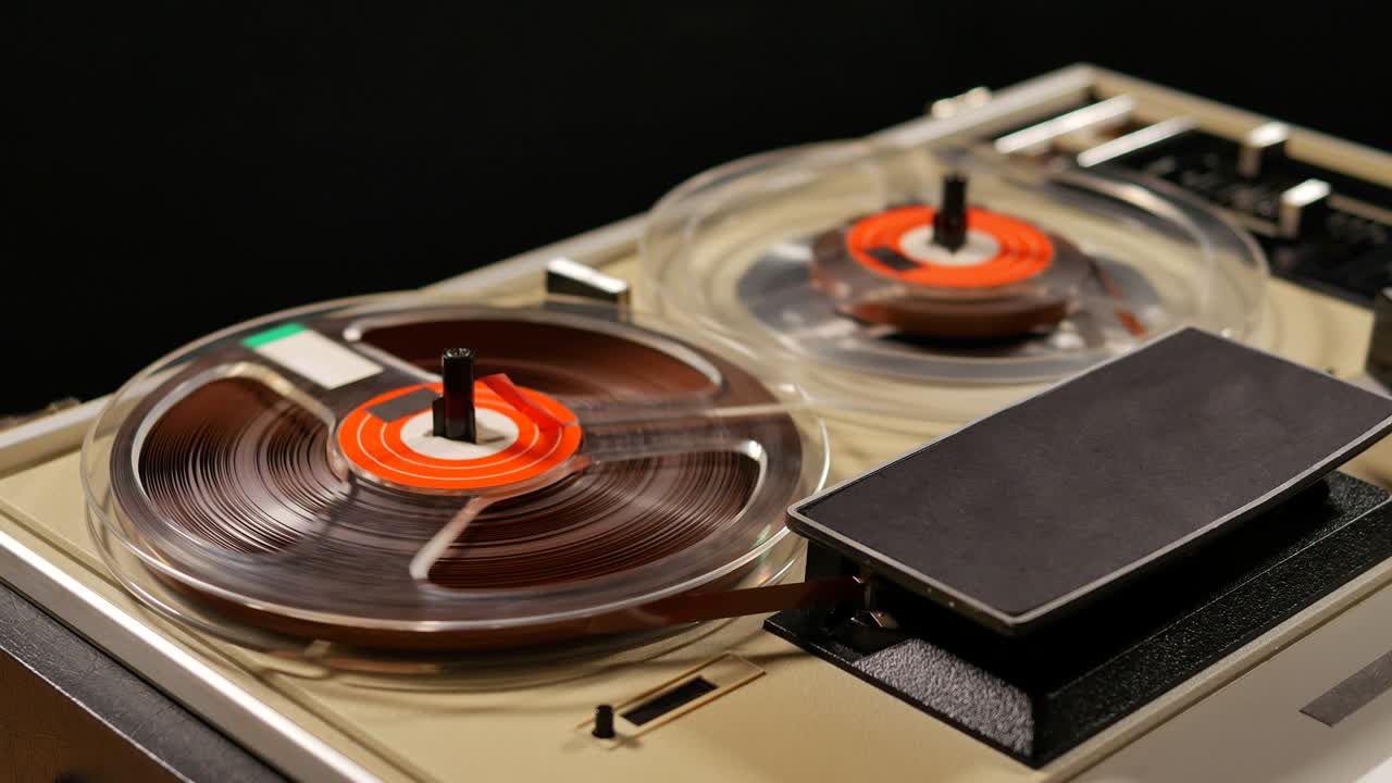 오디오 테이프 레코더, 테이프 데크 또는 테이프 기계, 아날로그 오디오 저장 장치