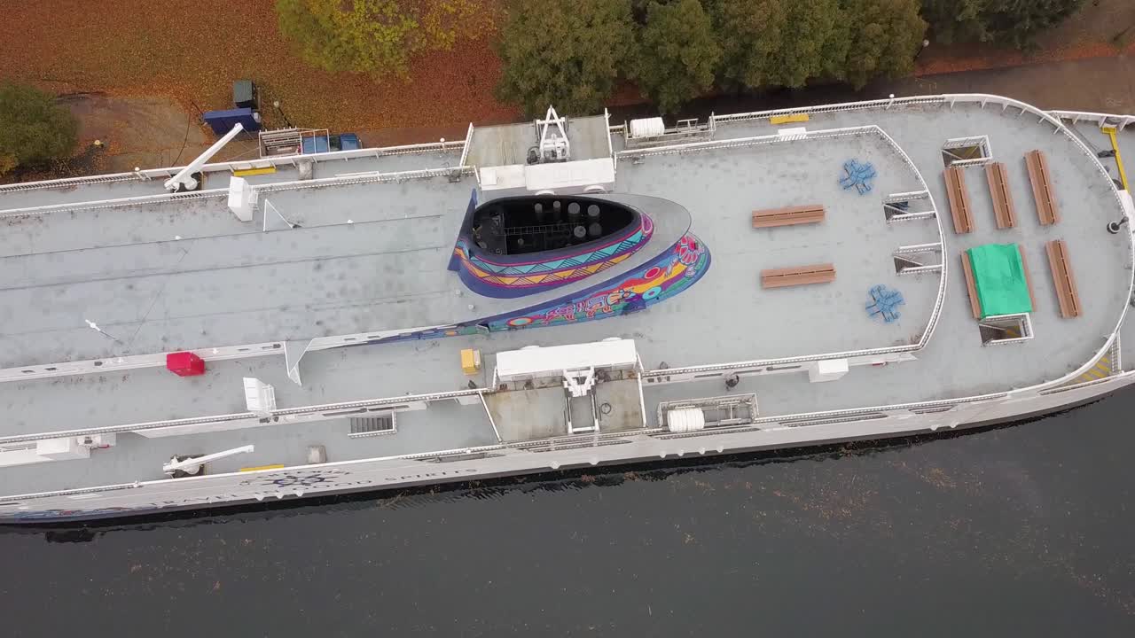 Lowering drone footage straight down over the Chi-Cheemaun while it is docked in Owen Sounds, Ontario.
