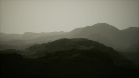 Landschaft-Der-Vom-Nebel-Bedeckten-Dolomitenkette