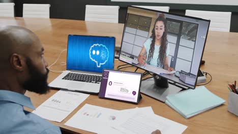 diversas personas de negocios en una llamada de video por computadora con procesamiento de datos en una computadora portátil en la oficina
