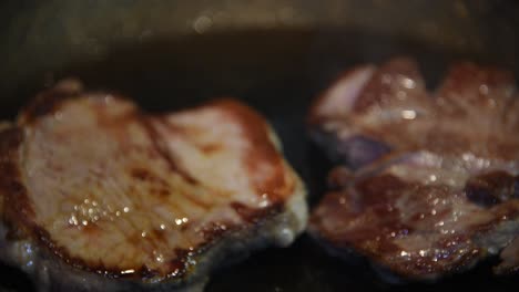 filetes cocidos en una sartén