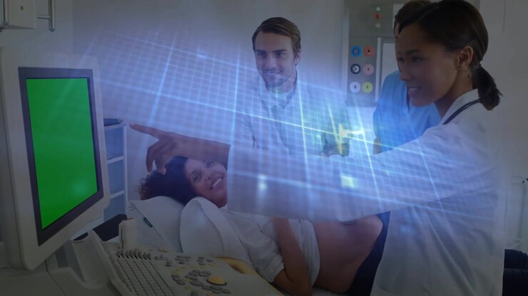 Medico che guida la scansione di una paziente incinta mentre una sovrapposizione a griglia appare sull'ecografista che tocca il tablet.
