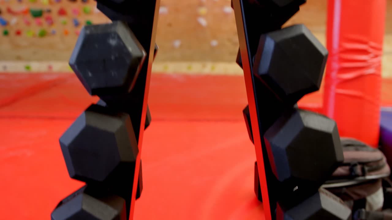 피트니스 스튜디오 4k의 덤벨