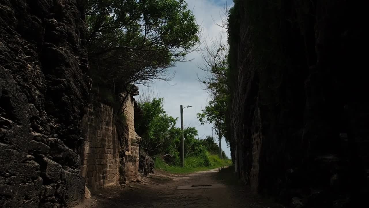 버뮤다 철도 경로 중 하나를 걸어가는 길
