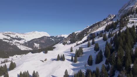 Drohnenflug-über-Einige-Alpenberge