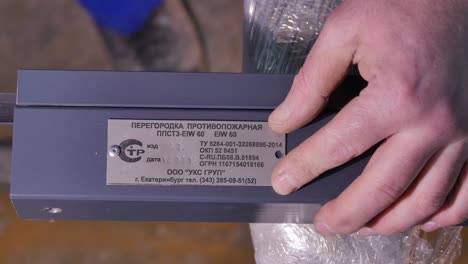 instalación o reparación de placas metálicas con taladro