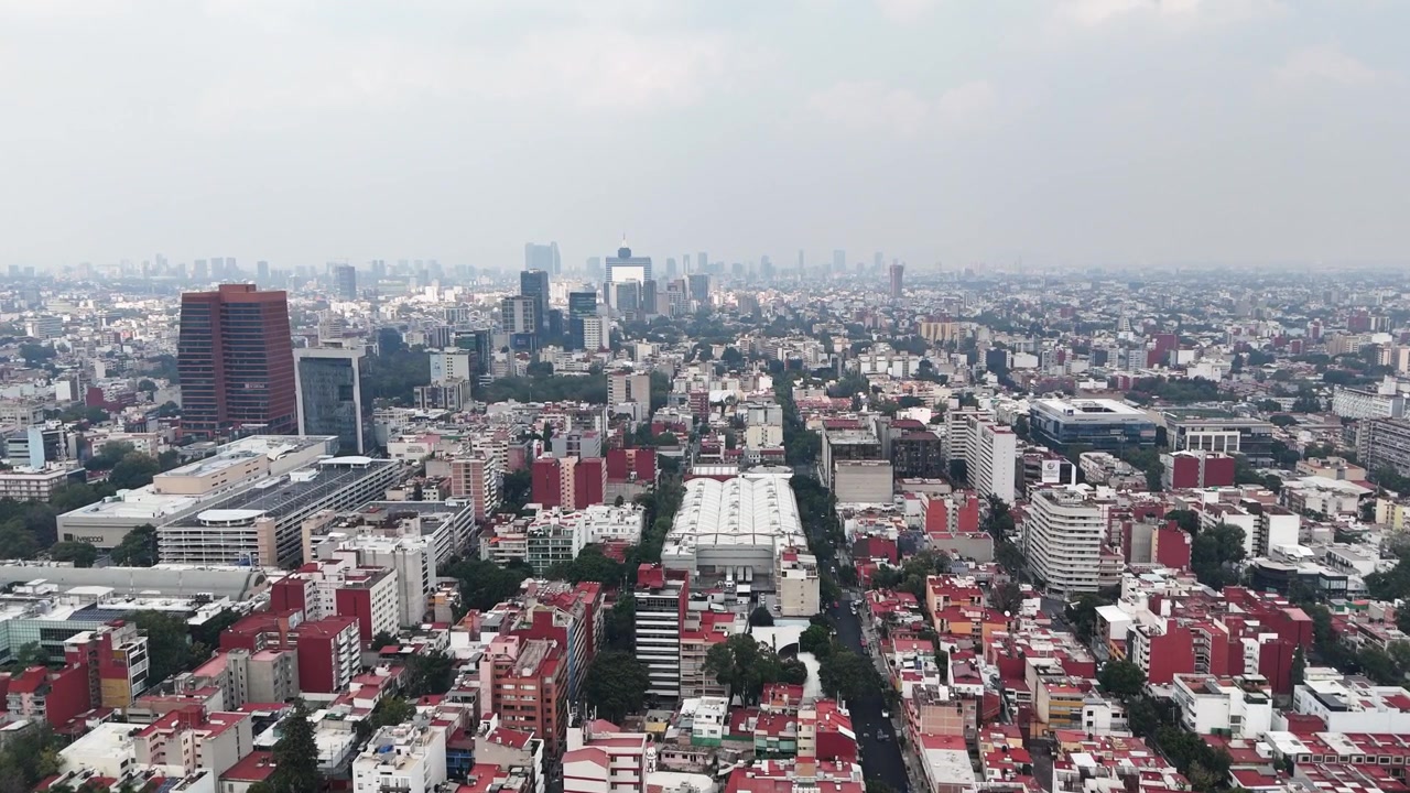 Pazar günü Meksika Şehri'nde drone uçurmak.