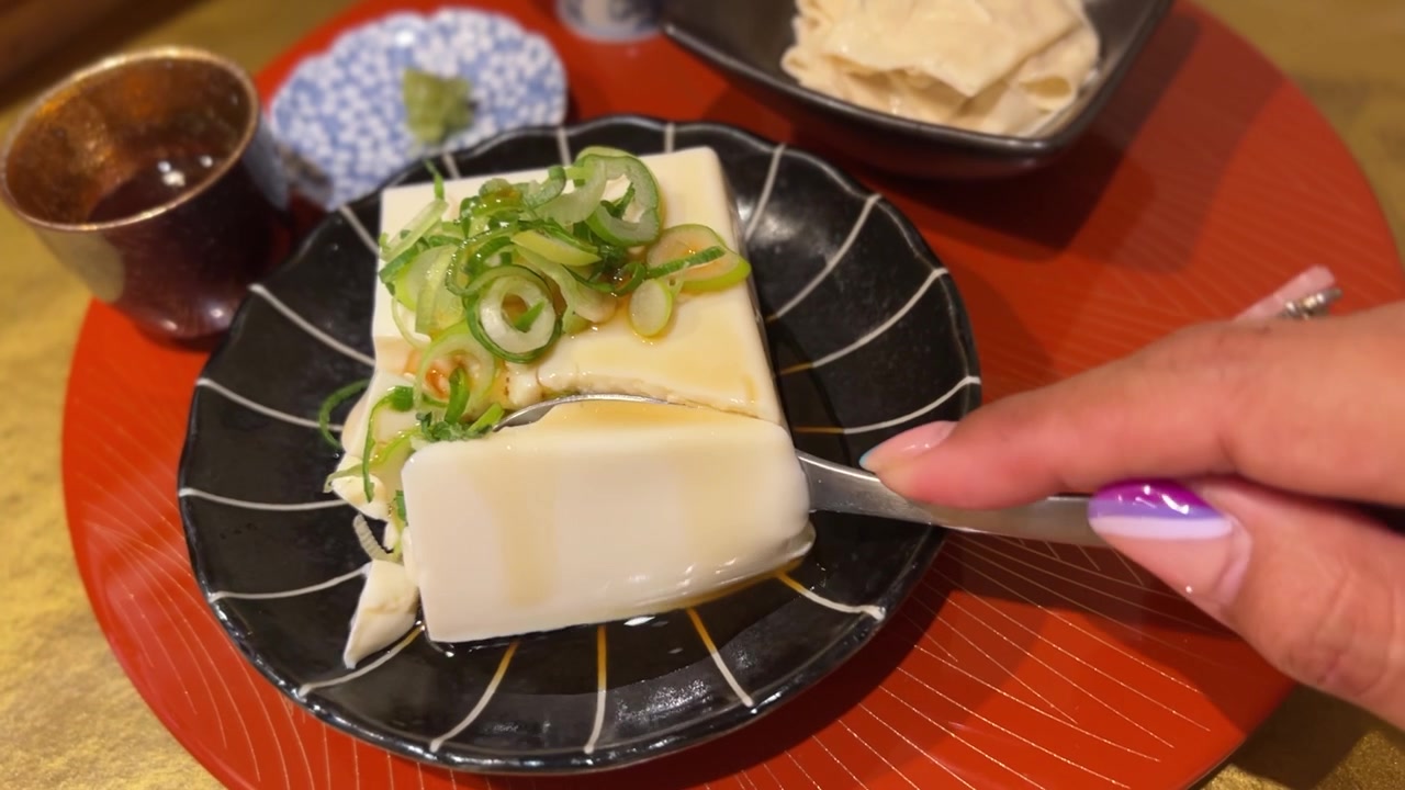Cortando Acompanhamento de Tofu Macio e Frio