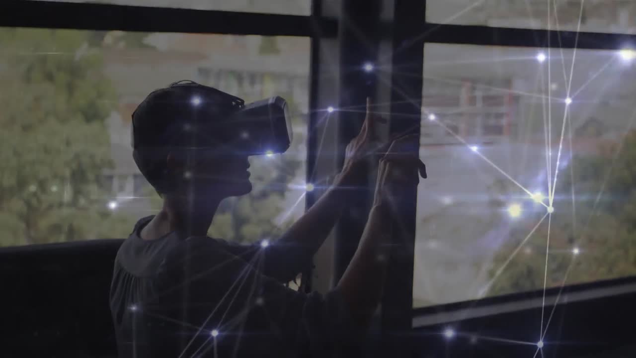 Animazione di rete di connessioni su donna che indossa un visore VR