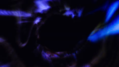 agujero negro con nebulosa cósmica
