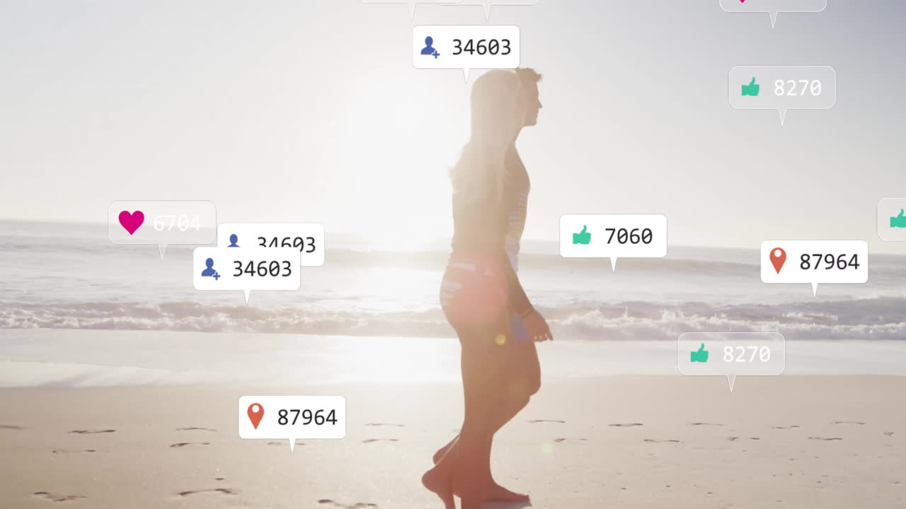 소셜 미디어 참여 아이콘: 해변에서 고 있는 사람 위의 애니메이션