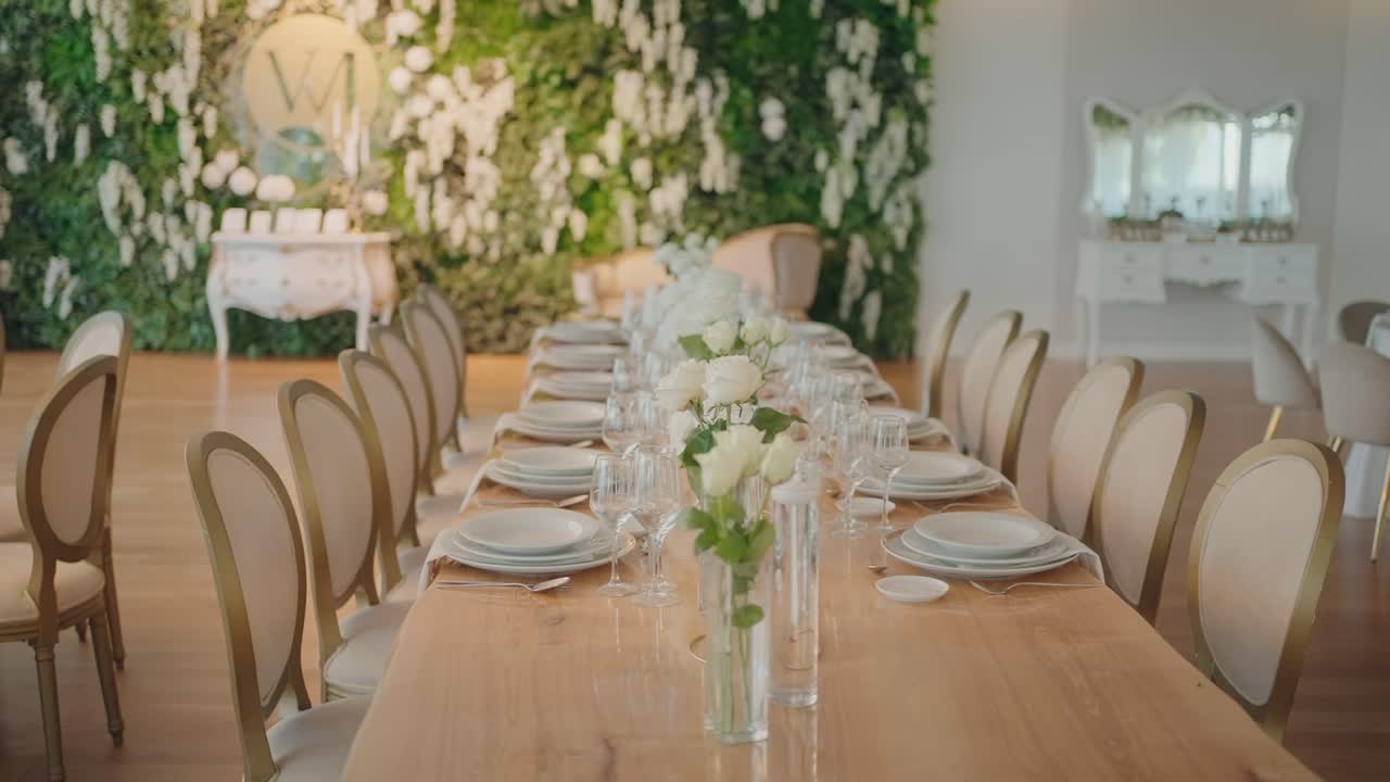 Wedding reception table setting