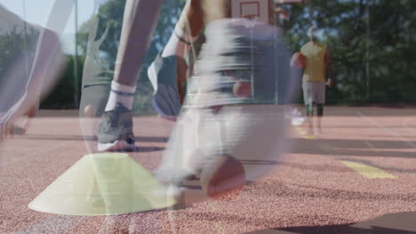 Diverso-Equipo-Femenino-De-Baloncesto-Entrenando-Con-Un-Entrenador-Masculino-En-La-Cancha,-En-Cámara-Lenta