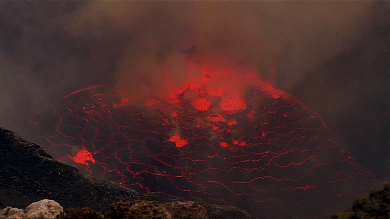 The spectacular Nyiragongo volcano erupts at night in the Democratic Republic of Congo 6