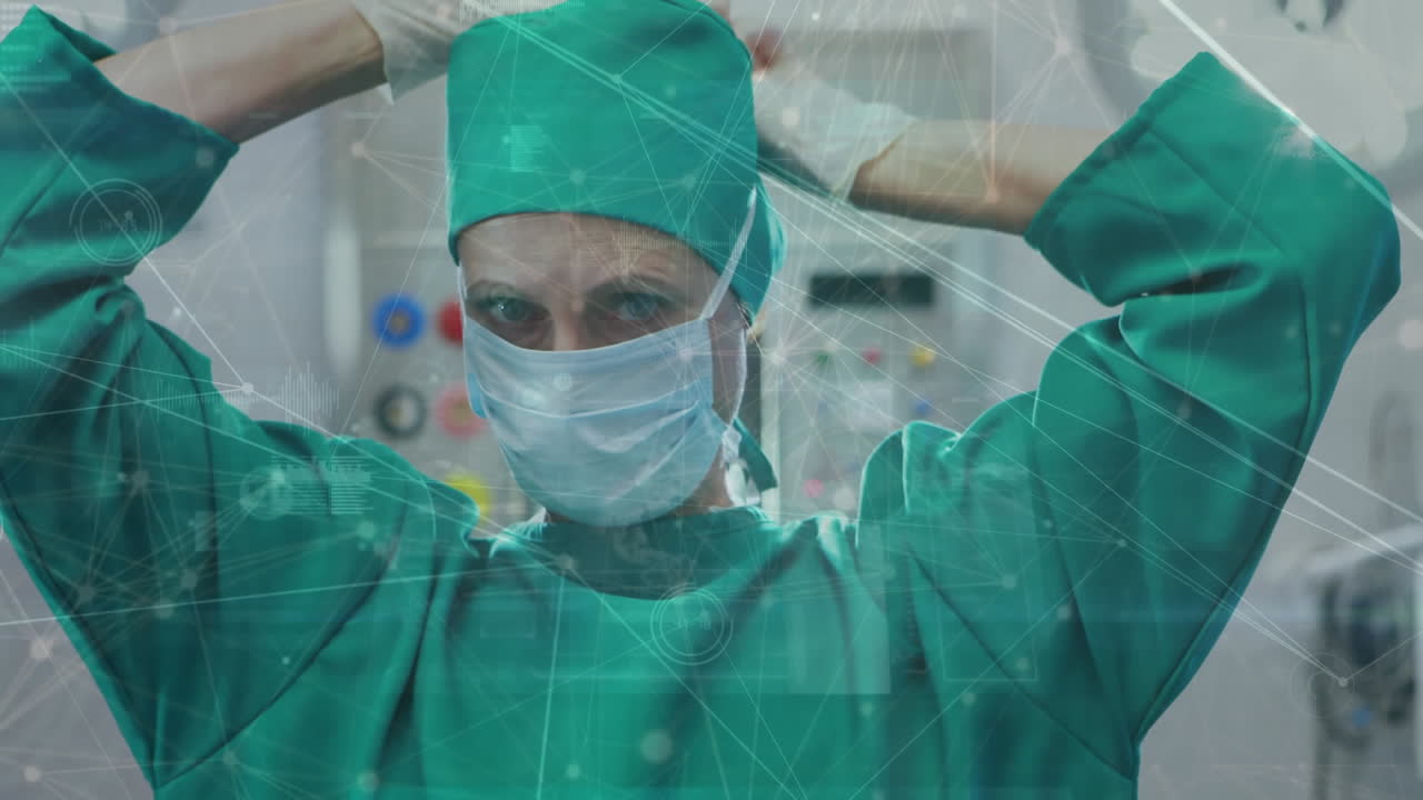 animación del procesamiento de datos sobre una cirujana caucásica con máscara facial