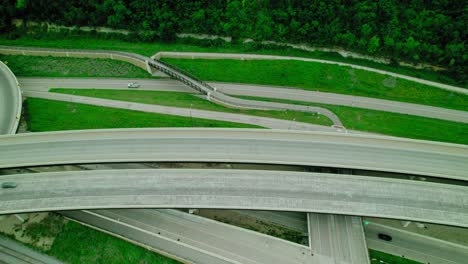 vista aérea de un cruce de autopistas
