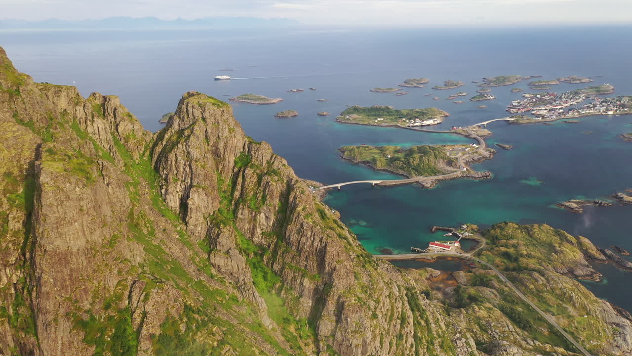 노르웨이의 로포텐 섬의 페스트바그틴의 영화 드론 영상