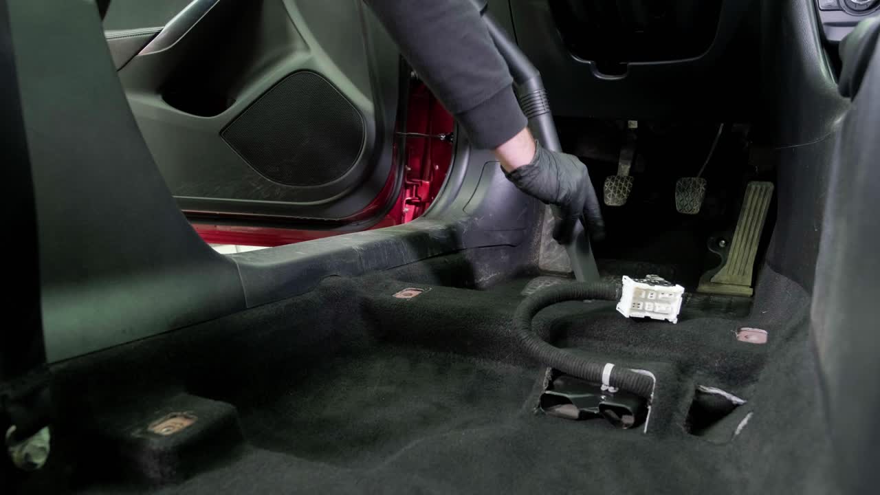 전문적인 자동차 청소. 샤워. 인테리어 세부 사항. 자동차 인테리어를 건조 청소 및 세부 사항; 깊은 좌석 청소; 자동차 세탁에서 거품을 는; 먼지에서 자동차 패널을 청소하는; 진공청소기