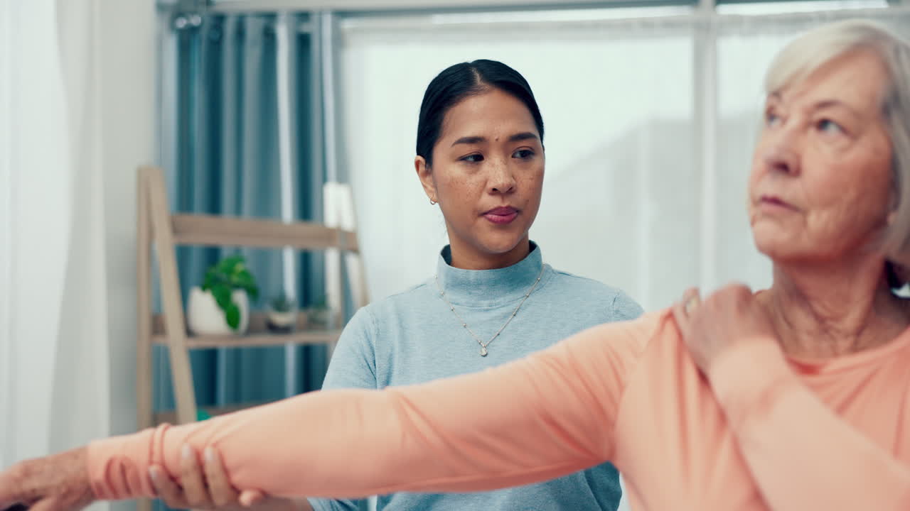 물리 치료, 고령자 또는 여성은 팔을 펴고