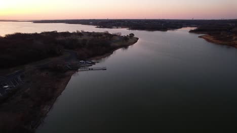 Imágenes-Aéreas-De-Pilot-Knoll-En-El-Lago-Lewisville-En-Texas