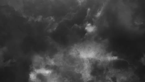 tormenta, iluminación con cielo nublado oscuro