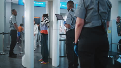 puestos de control de seguridad de los aeropuertos