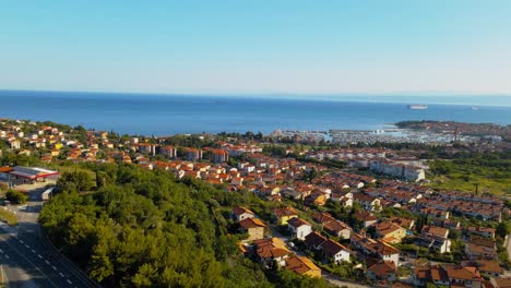 Imágenes-Aéreas-De-Drones-4k-Que-Capturan-La-Encantadora-Ciudad-Costera-De-Izola,-Eslovenia