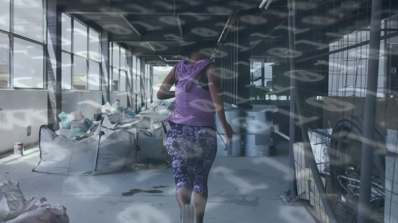 Animação de processamento de dados binários sobre mulher a correr na academia
