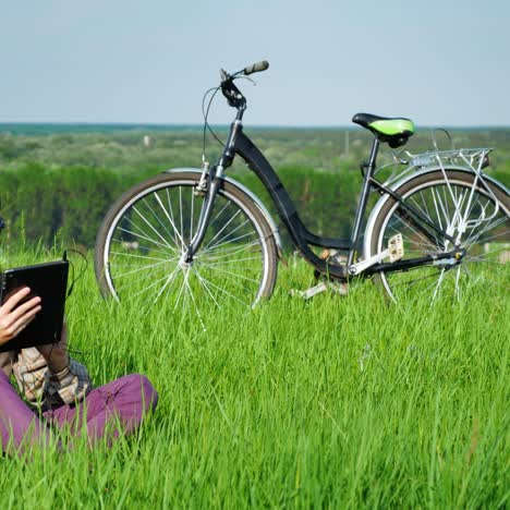 a young bearded man uses a tablet 1