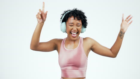 fitness, baile y mujer con auriculares