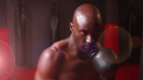 animación de un hombre biracial boxeando en el gimnasio con reflectores en primer plano
