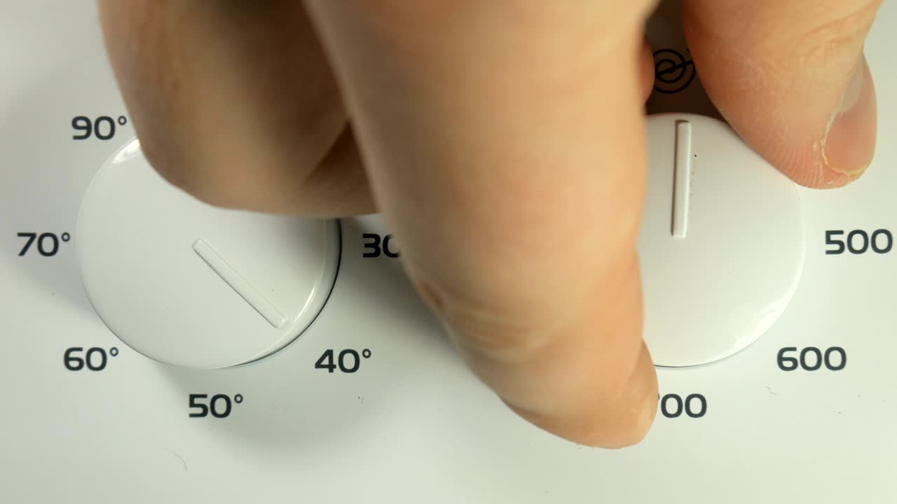 온도 및 속도 설정 및 고급 세탁기 켜기