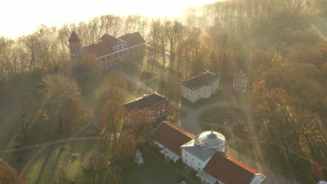 Roeddvaris-Manor-En-El-Condado-De-Kaunas,-Lituania