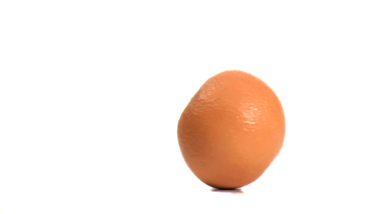 Arancia che gira in super slow motion