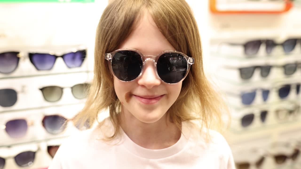 선글라스를 입은 아이