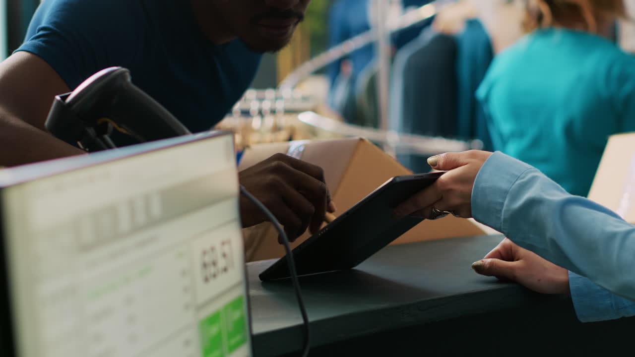 Courier signing delivery report