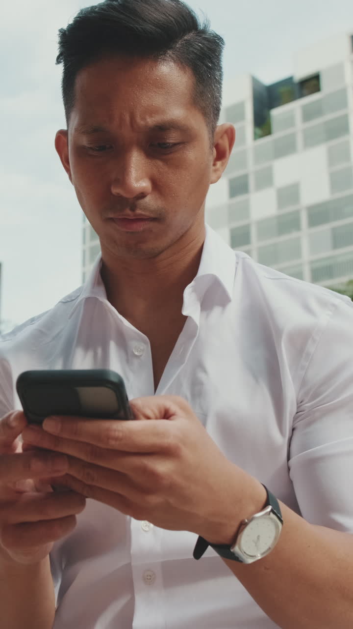 Man using a cell phone outdoors