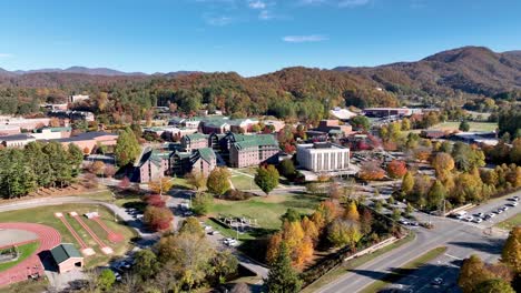 Ausziehbare-Luftaufnahme-Der-Western-Carolina-University