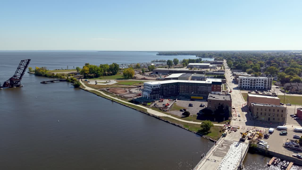 Puentes sobre el río que conducen a Oshkosh, Wisconsin