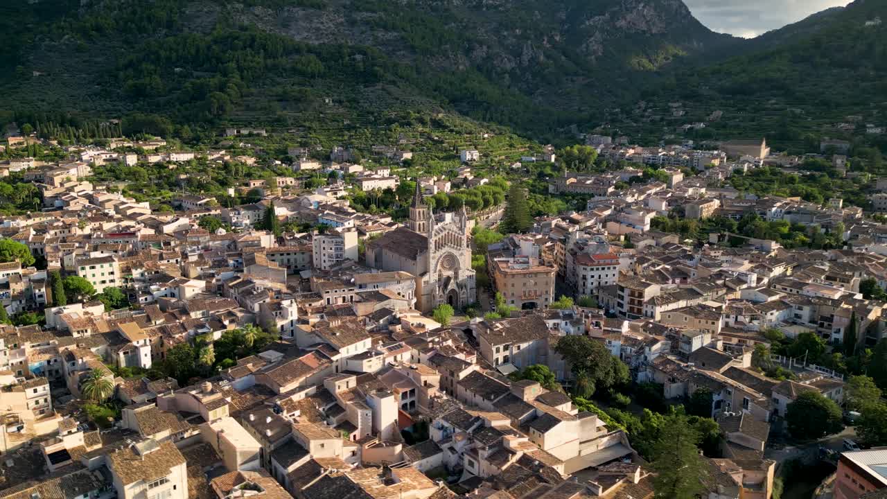 vista aérea de un pintoresco pueblo español