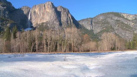 valle de yosemite y parque nacional en la nieve 1