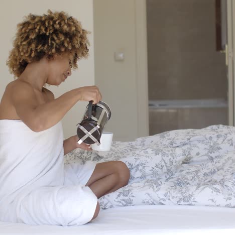 Woman-pouring-freshly-brewed-coffee