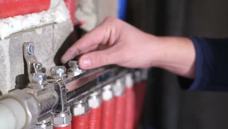 hand adjusting plumbing manifold
